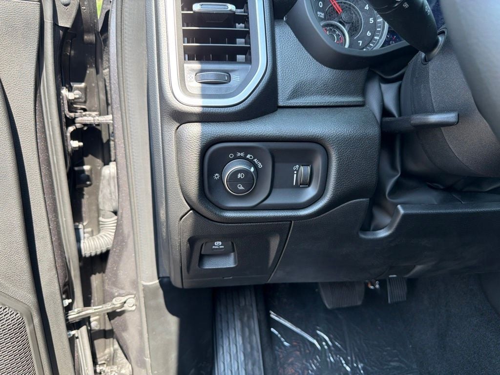 2026 RAM 1500 Express 4D Crew Cab
