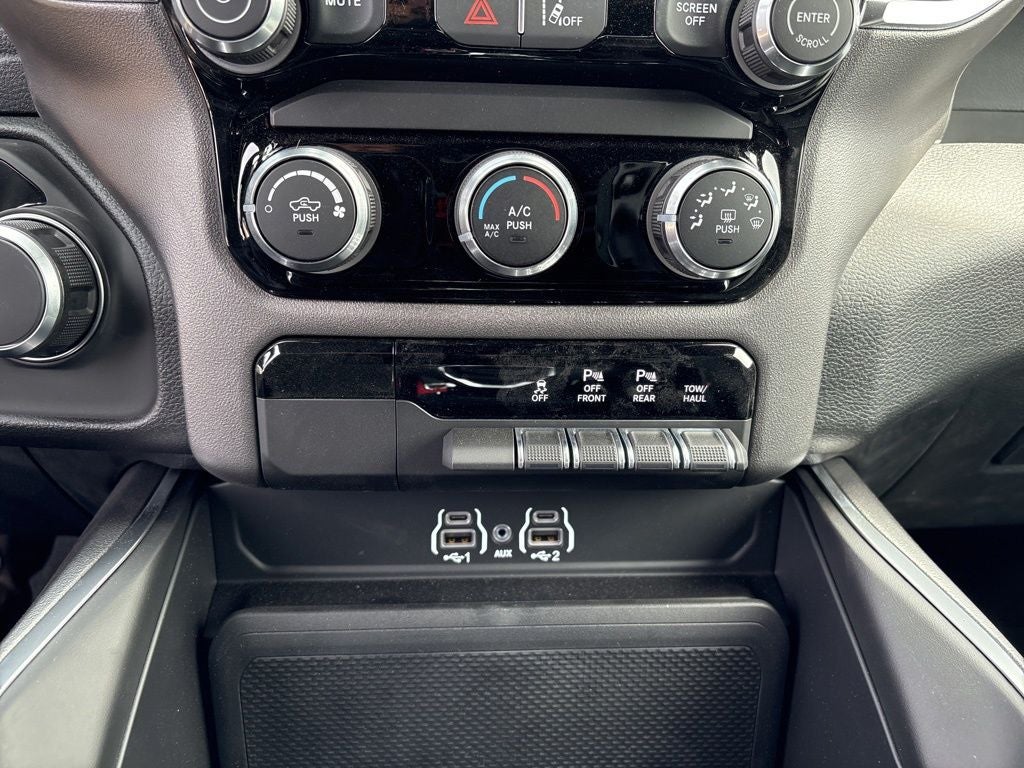 2026 RAM 1500 Express 4D Crew Cab