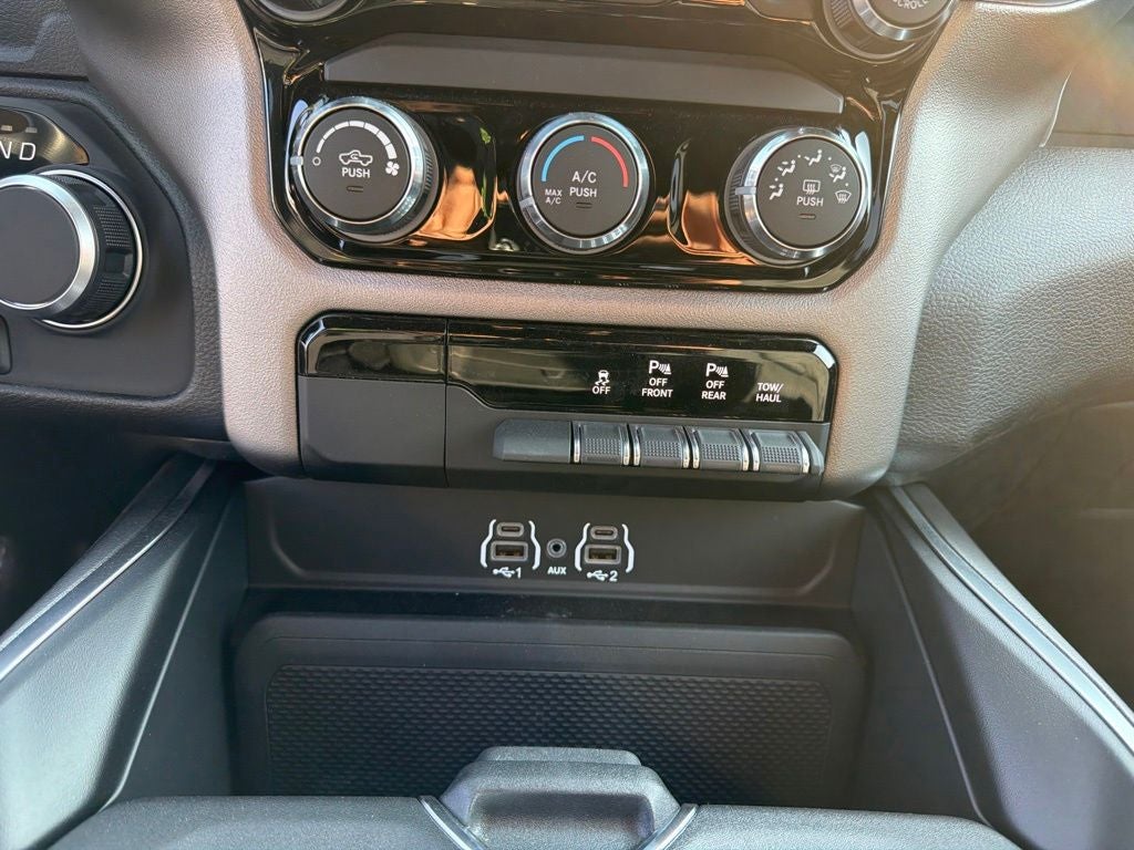 2026 RAM 1500 Express 4D Crew Cab