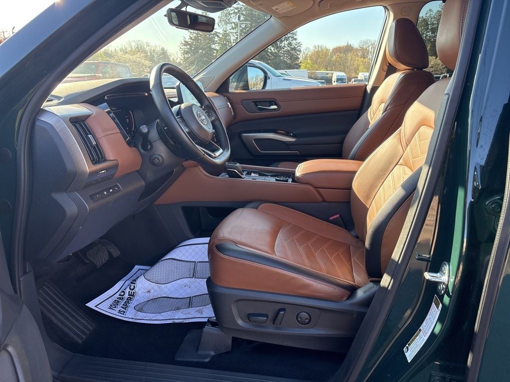 2023 Nissan Pathfinder Platinum