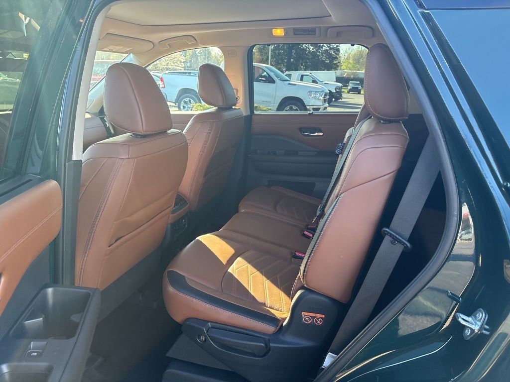 2023 Nissan Pathfinder Platinum