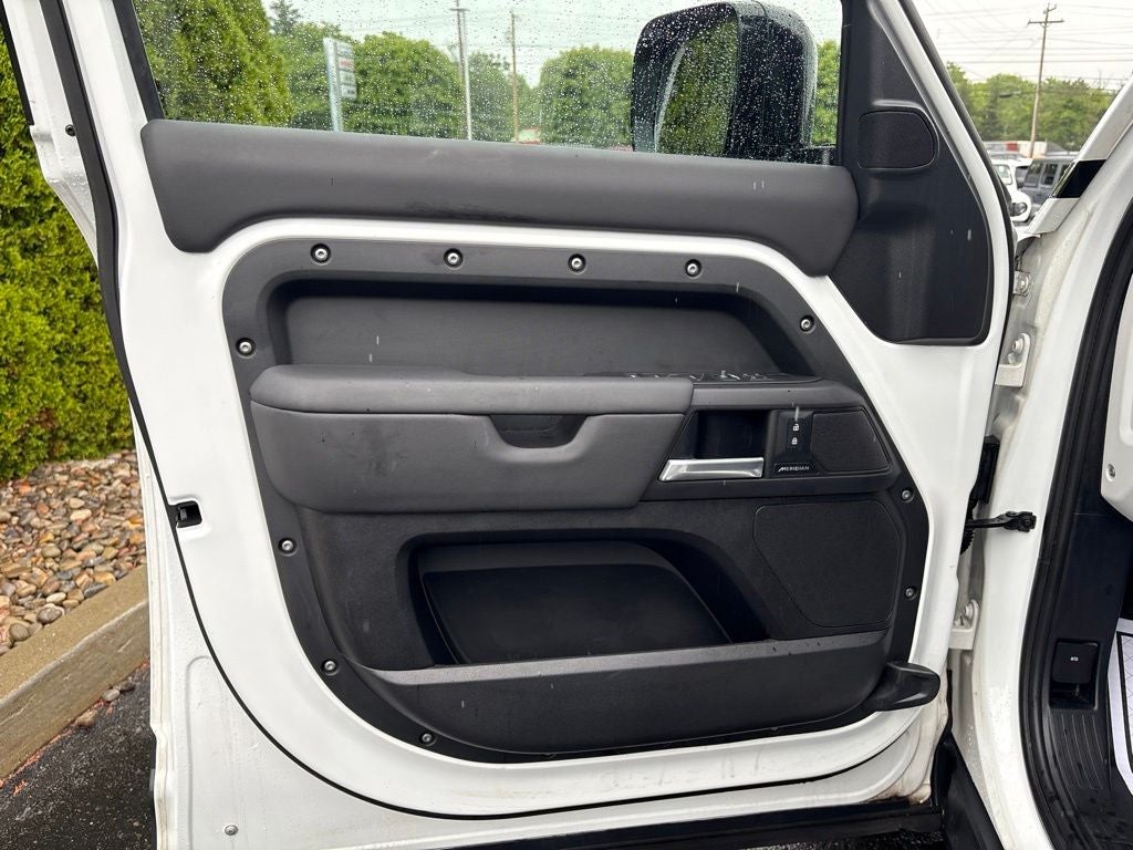2025 Land Rover Defender 110 S