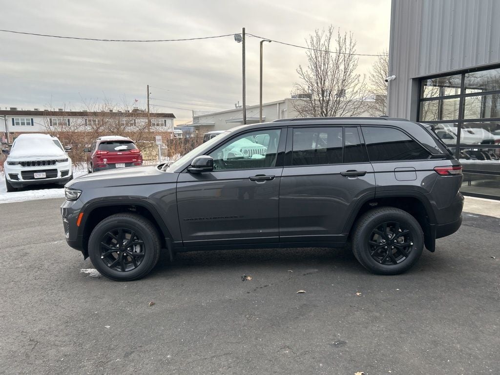 2025 Jeep Grand Cherokee Laredo
