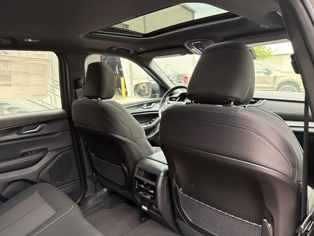 2027 Jeep Grand Cherokee Laredo X
