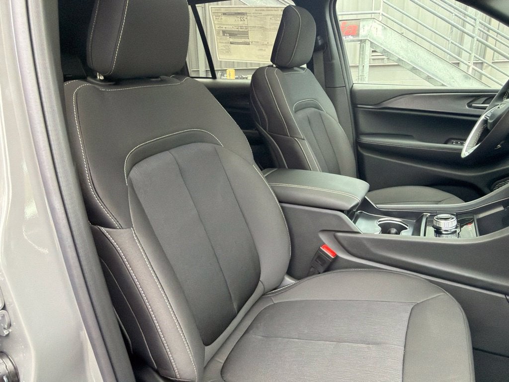 2027 Jeep Grand Cherokee Laredo X