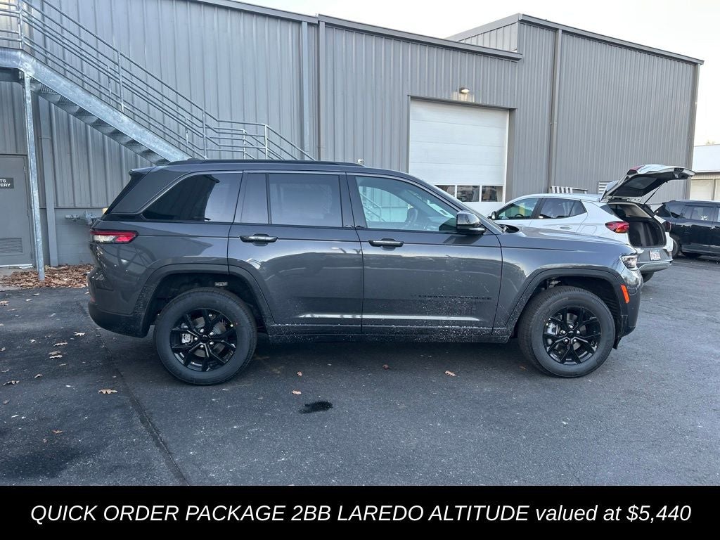2026 Jeep Grand Cherokee Laredo