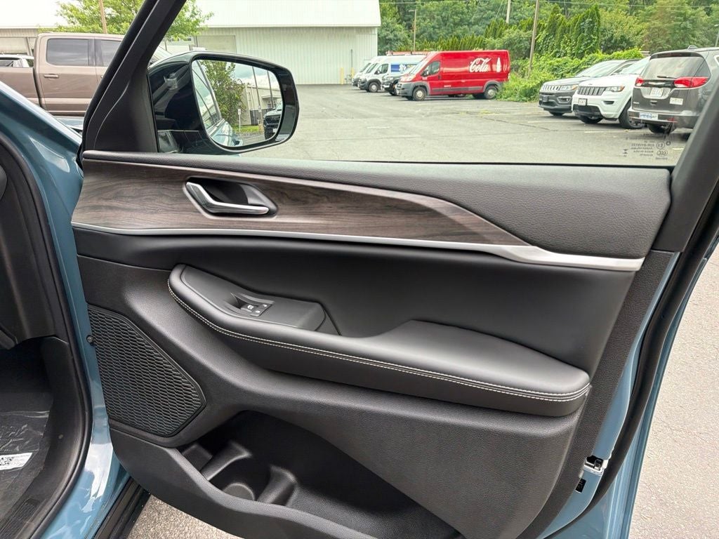 2027 Jeep Grand Cherokee Limited