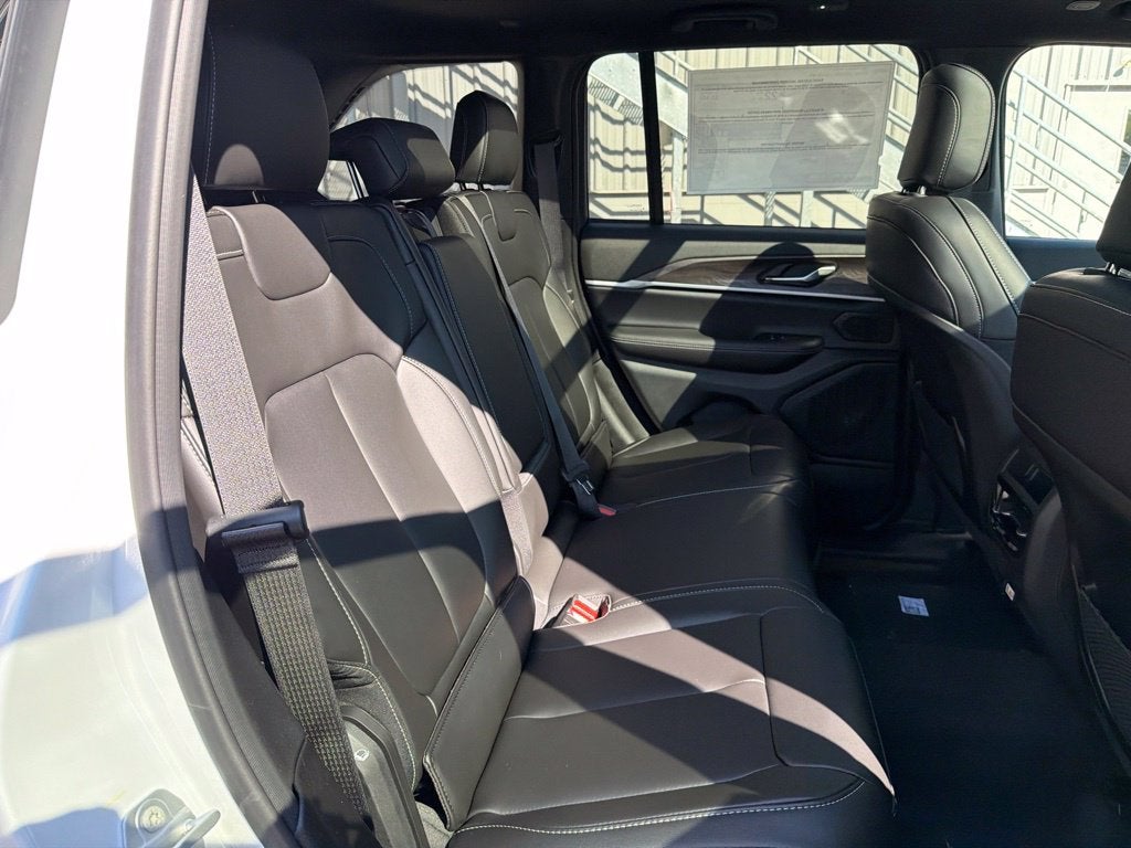 2027 Jeep Grand Cherokee Limited