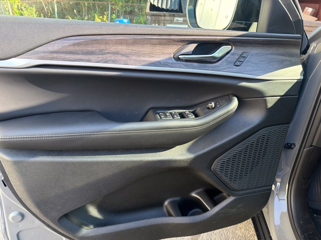 2027 Jeep Grand Cherokee Limited