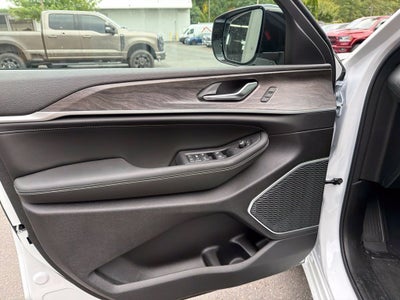 2027 Jeep Grand Cherokee Limited Reserve
