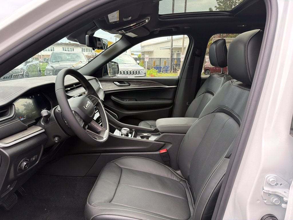 2027 Jeep Grand Cherokee Limited Reserve