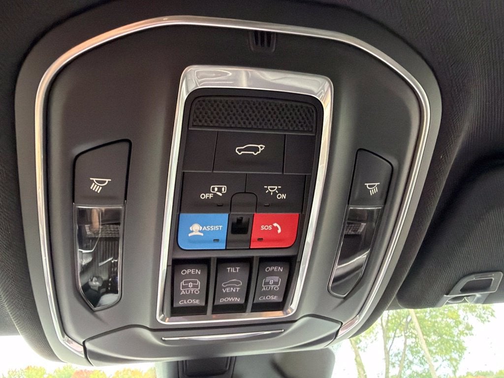 2027 Jeep Grand Cherokee Limited Reserve