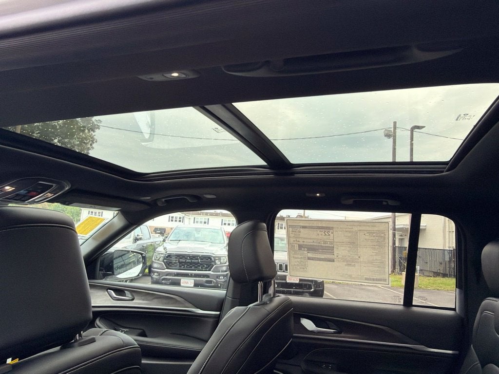 2027 Jeep Grand Cherokee Limited Reserve