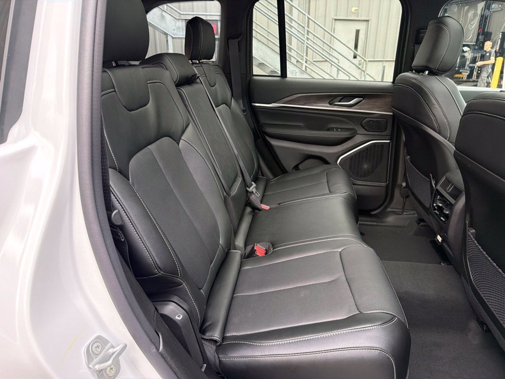 2027 Jeep Grand Cherokee Limited Reserve