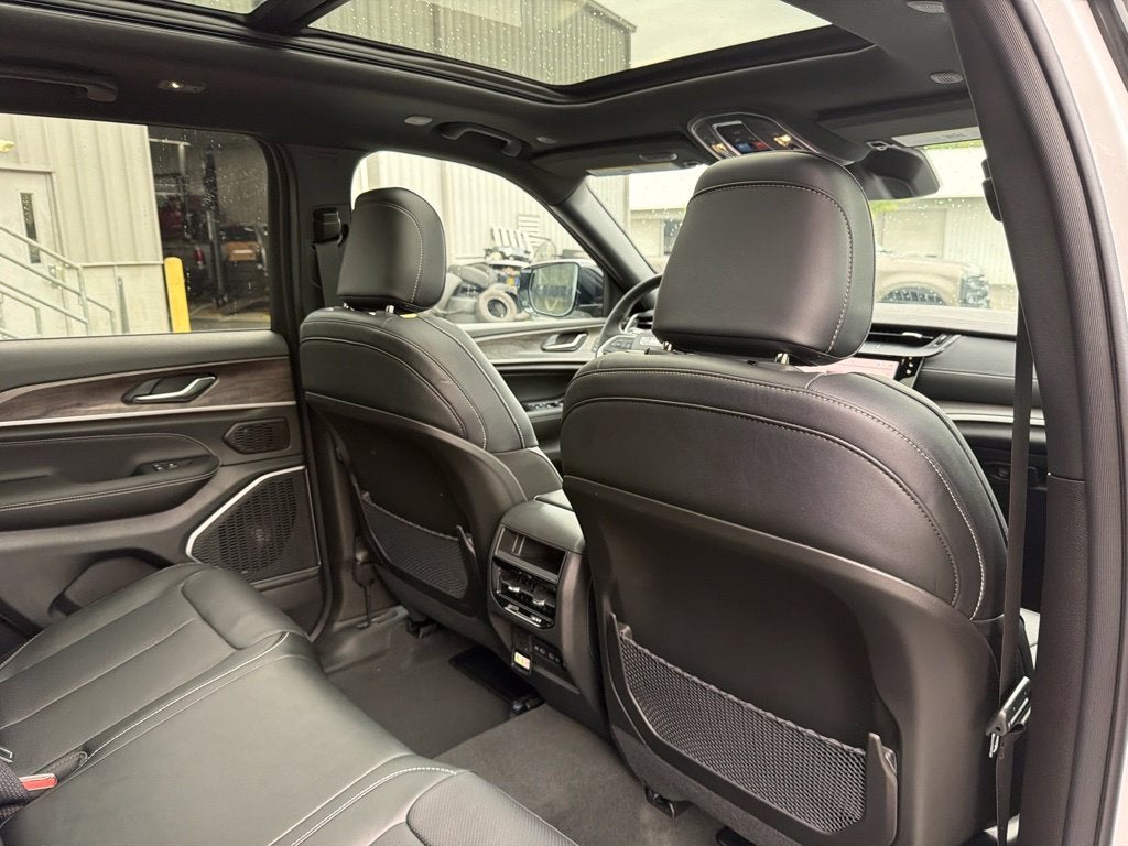 2027 Jeep Grand Cherokee Limited Reserve