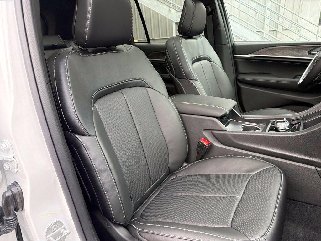 2027 Jeep Grand Cherokee Limited Reserve