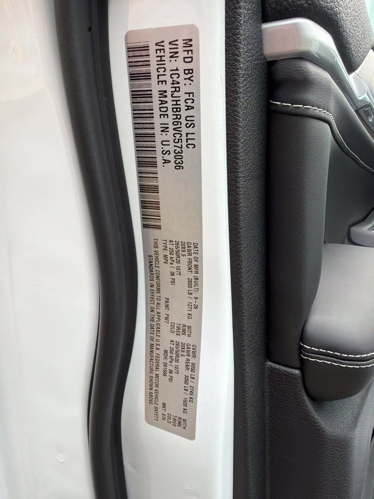 2027 Jeep Grand Cherokee Limited Reserve