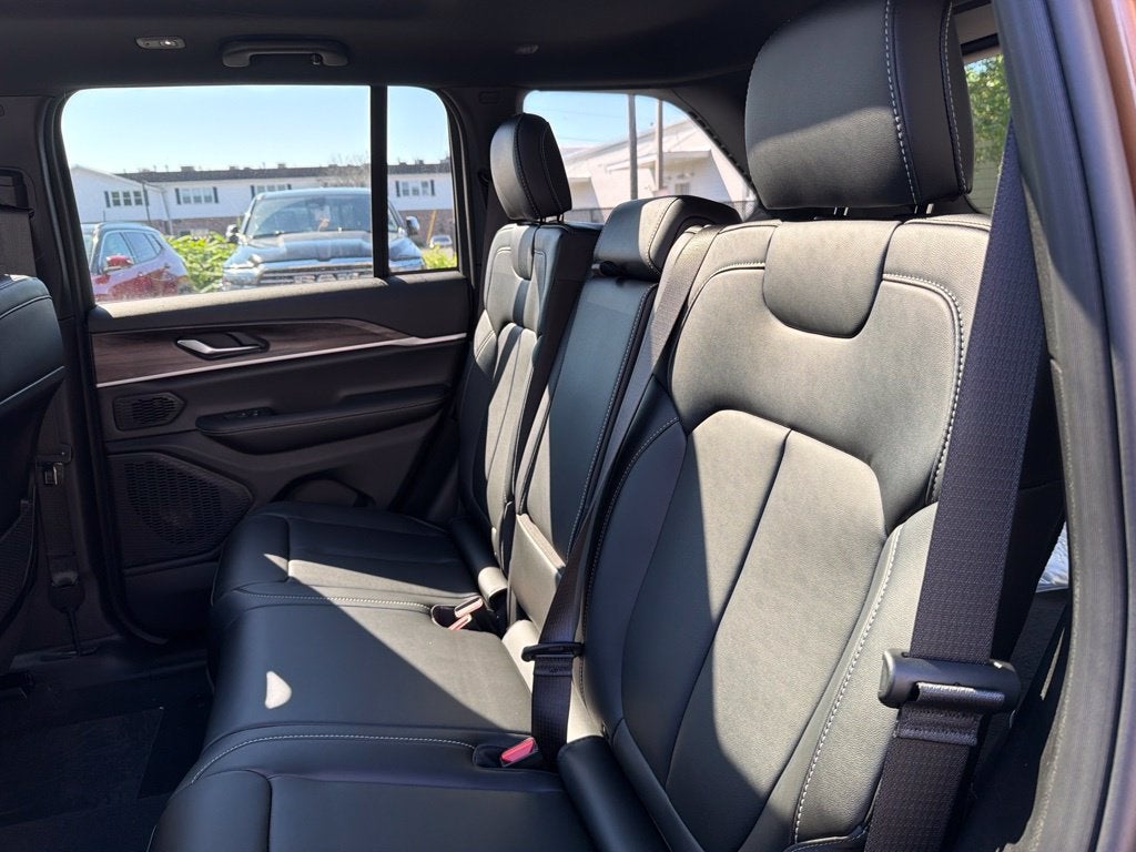 2027 Jeep Grand Cherokee Limited