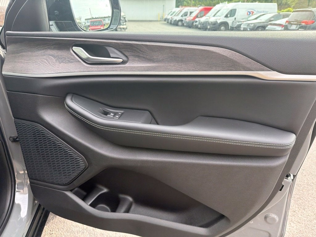2027 Jeep Grand Cherokee Limited