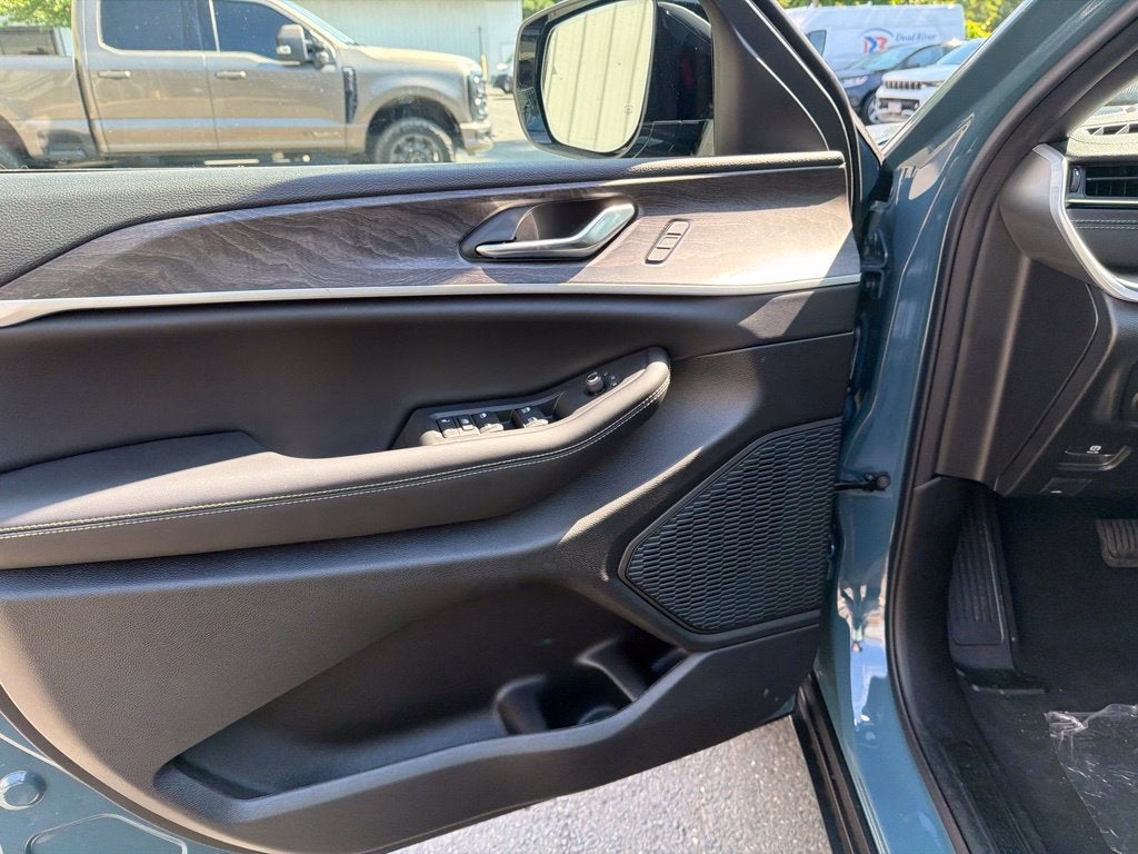 2027 Jeep Grand Cherokee Limited