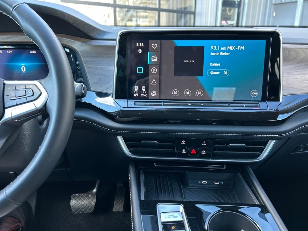 2025 Volkswagen Atlas 2.0T SE w/Technology