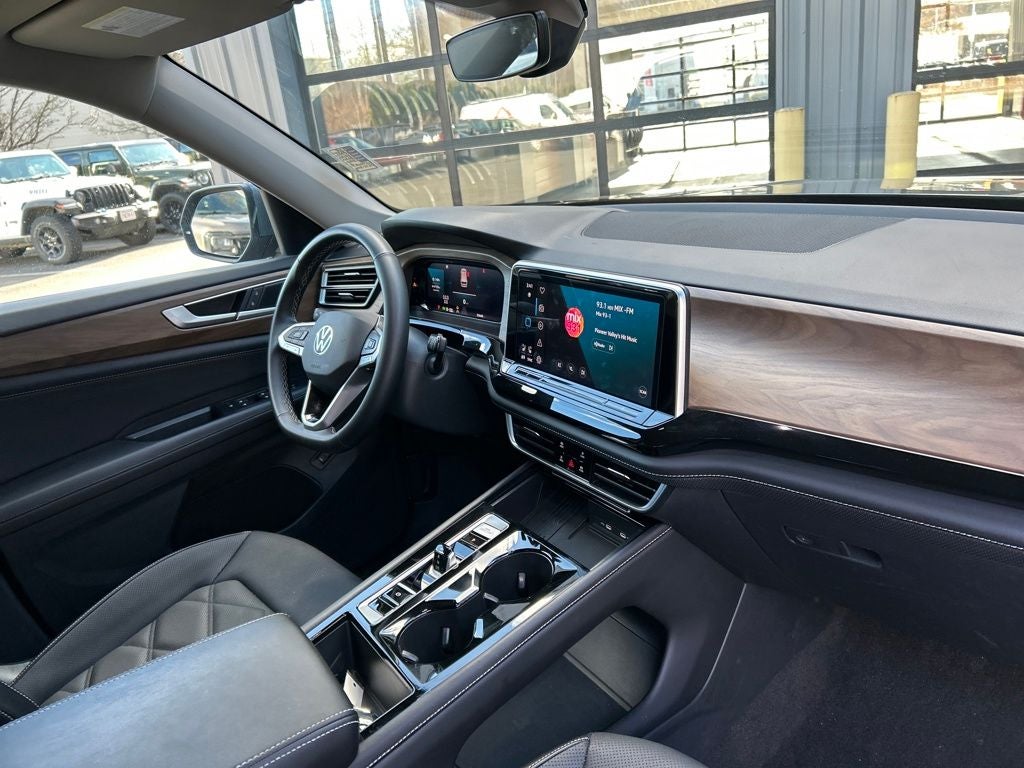 2025 Volkswagen Atlas 2.0T SE w/Technology