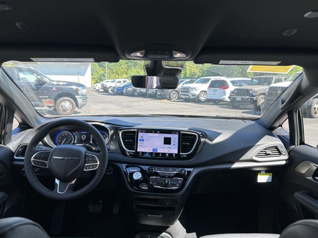 2026 Chrysler Voyager LX