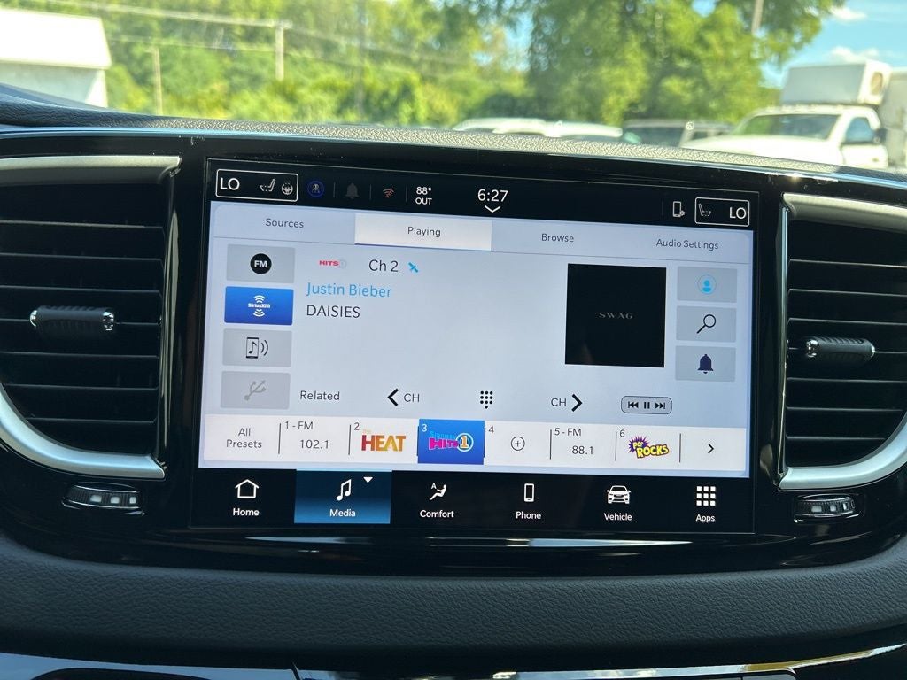 2026 Chrysler Voyager LX