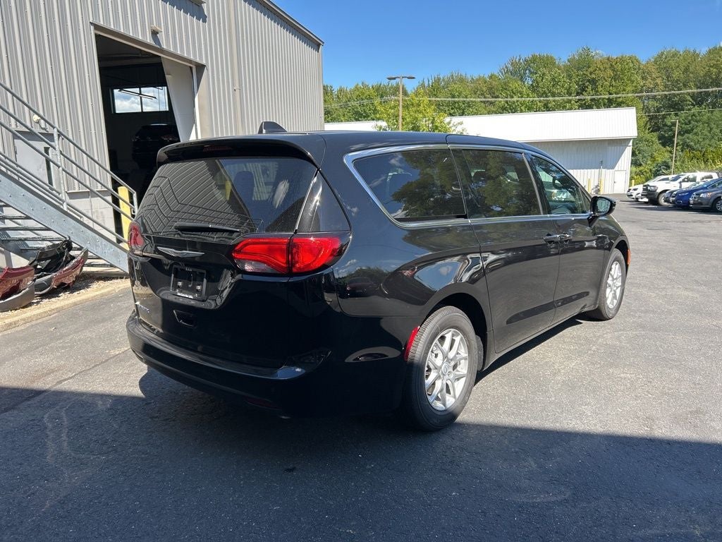 2026 Chrysler Voyager LX