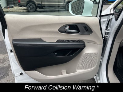 2022 Chrysler Pacifica Hybrid Touring L