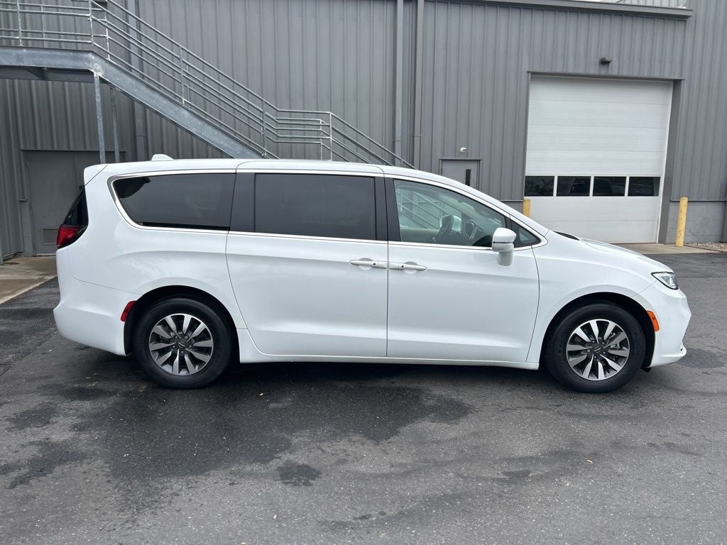 2022 Chrysler Pacifica Hybrid Touring L