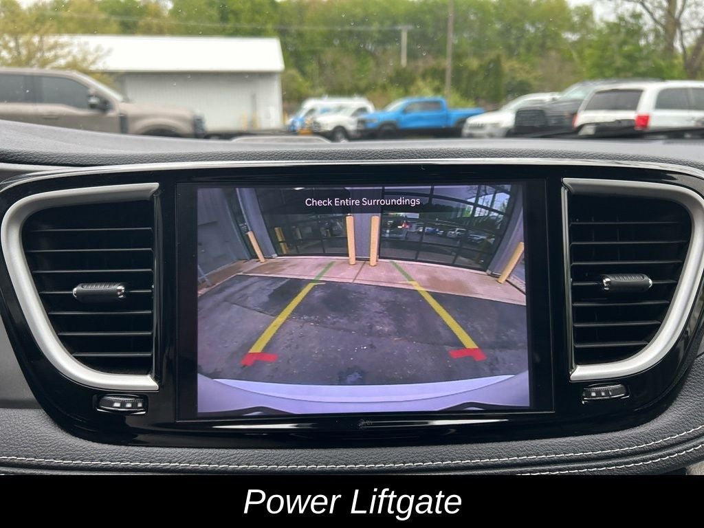 2022 Chrysler Pacifica Hybrid Touring L