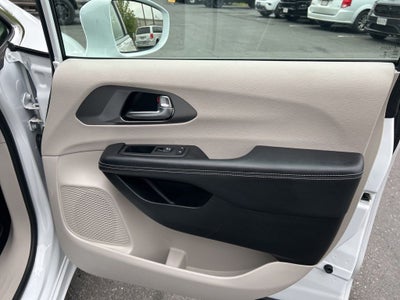 2022 Chrysler Pacifica Hybrid Touring L