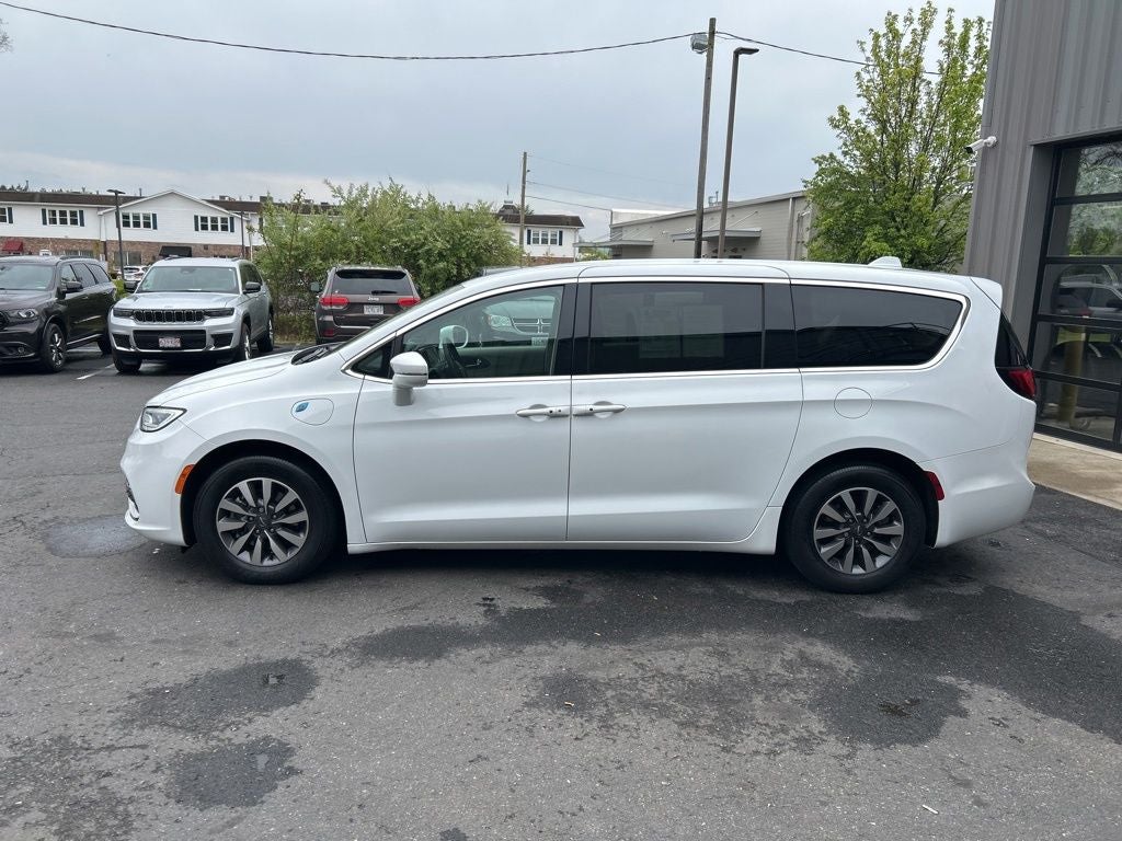 2022 Chrysler Pacifica Hybrid Touring L