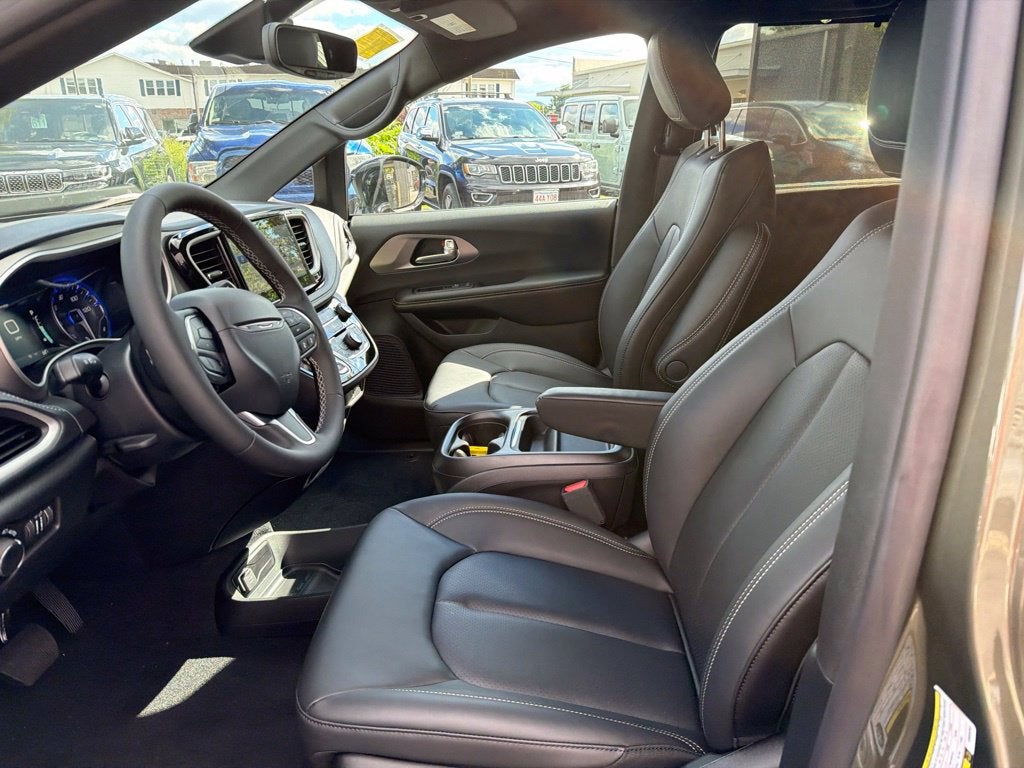 2027 Chrysler Pacifica Select