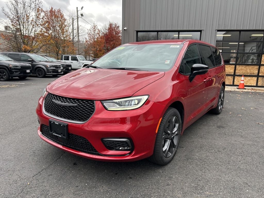 2026 Chrysler Pacifica Select