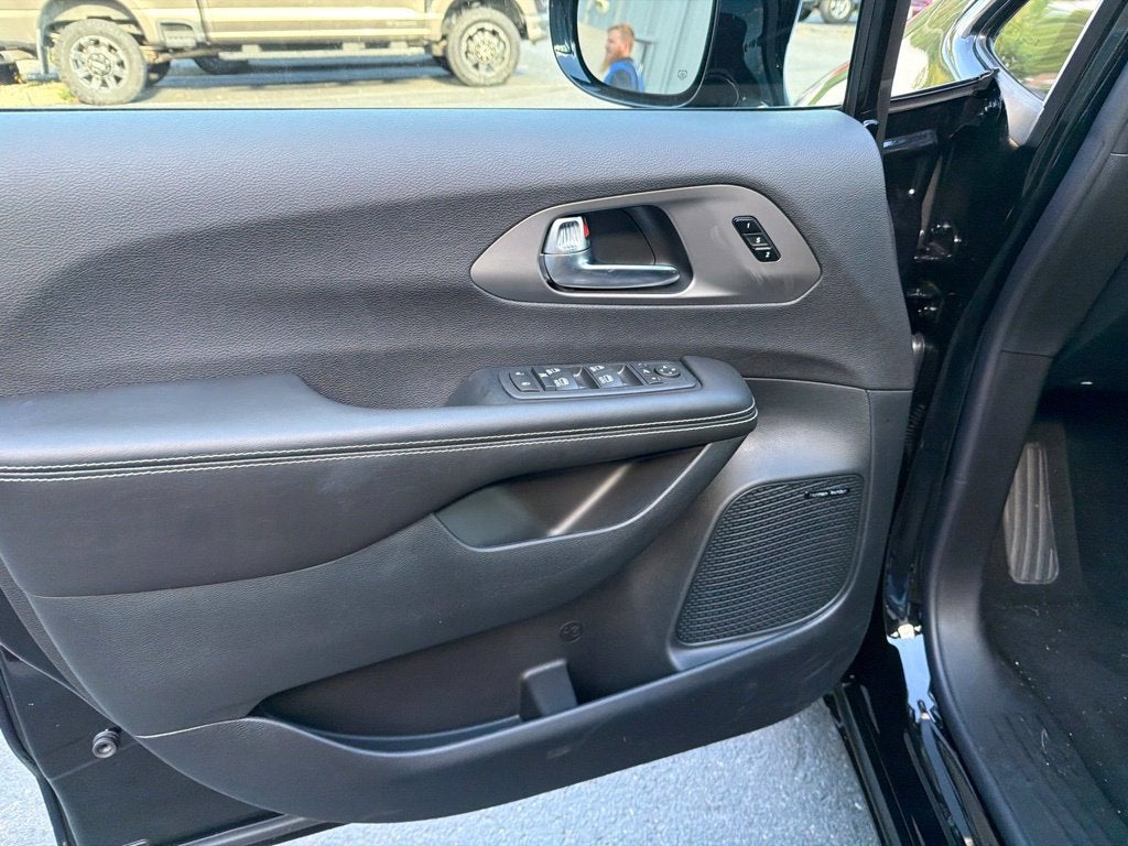 2027 Chrysler Pacifica Limited