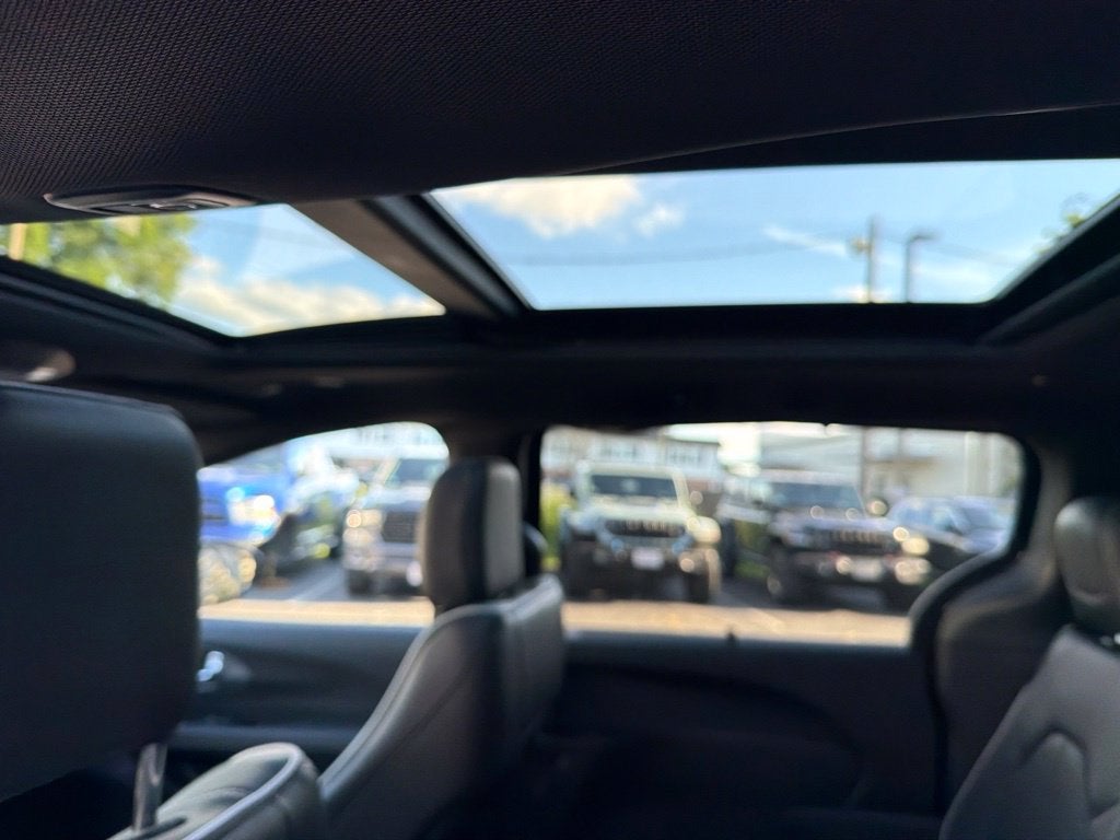 2027 Chrysler Pacifica Limited