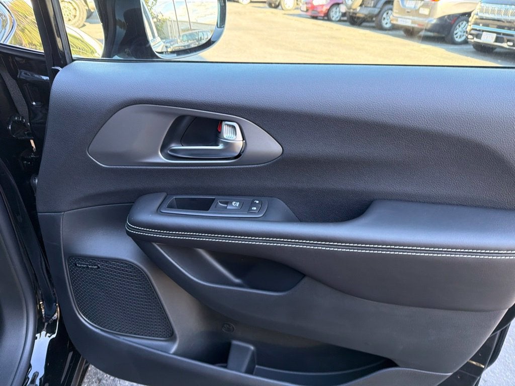 2027 Chrysler Pacifica Limited