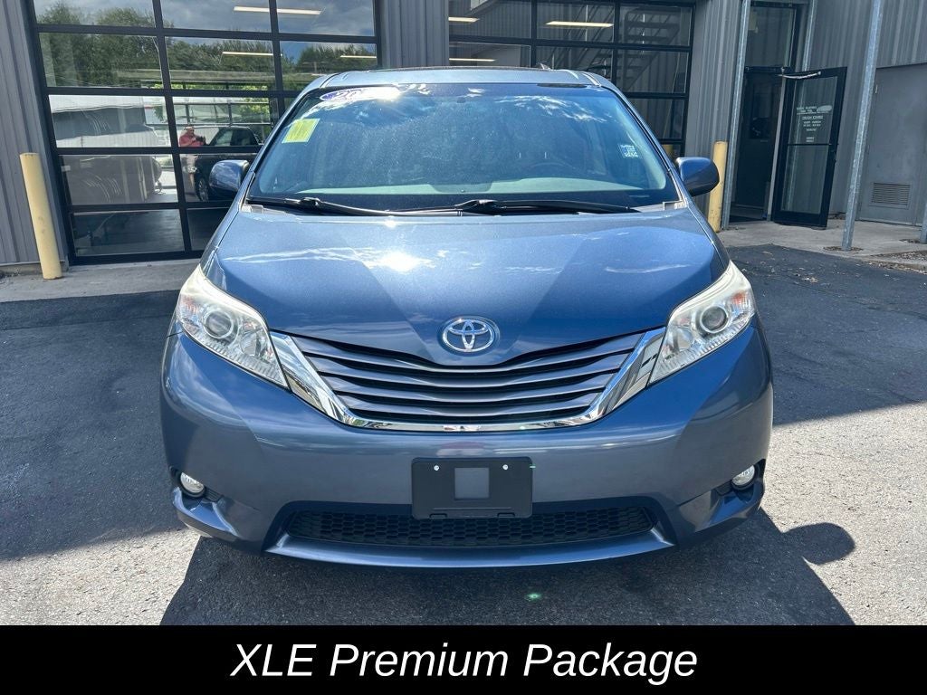 2017 Toyota Sienna XLE Premium 8 Passenger