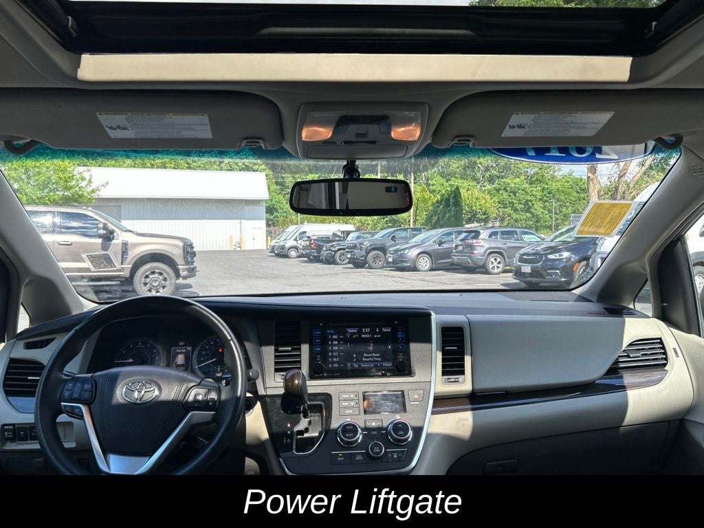2017 Toyota Sienna XLE Premium 8 Passenger