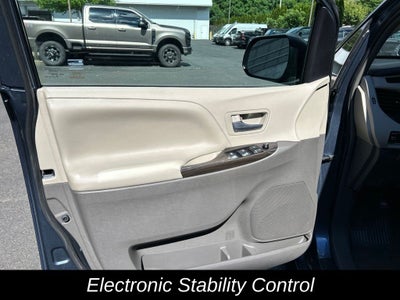 2017 Toyota Sienna XLE Premium 8 Passenger