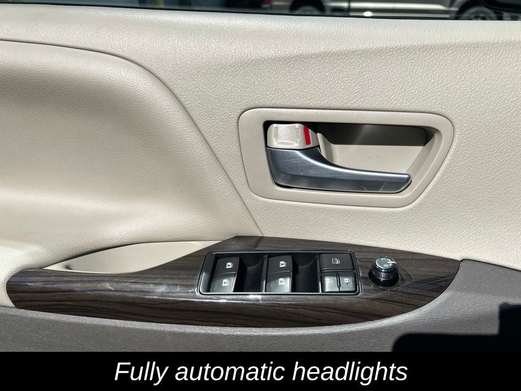 2017 Toyota Sienna XLE Premium 8 Passenger