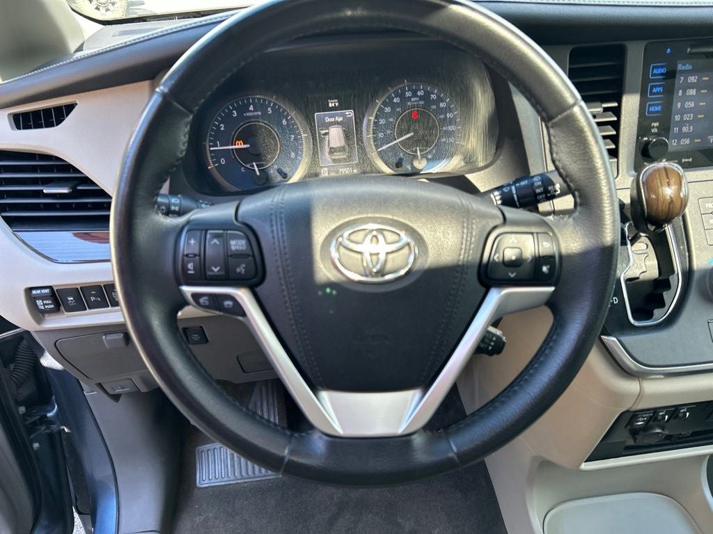 2017 Toyota Sienna XLE Premium 8 Passenger