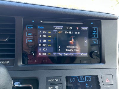 2017 Toyota Sienna XLE Premium 8 Passenger