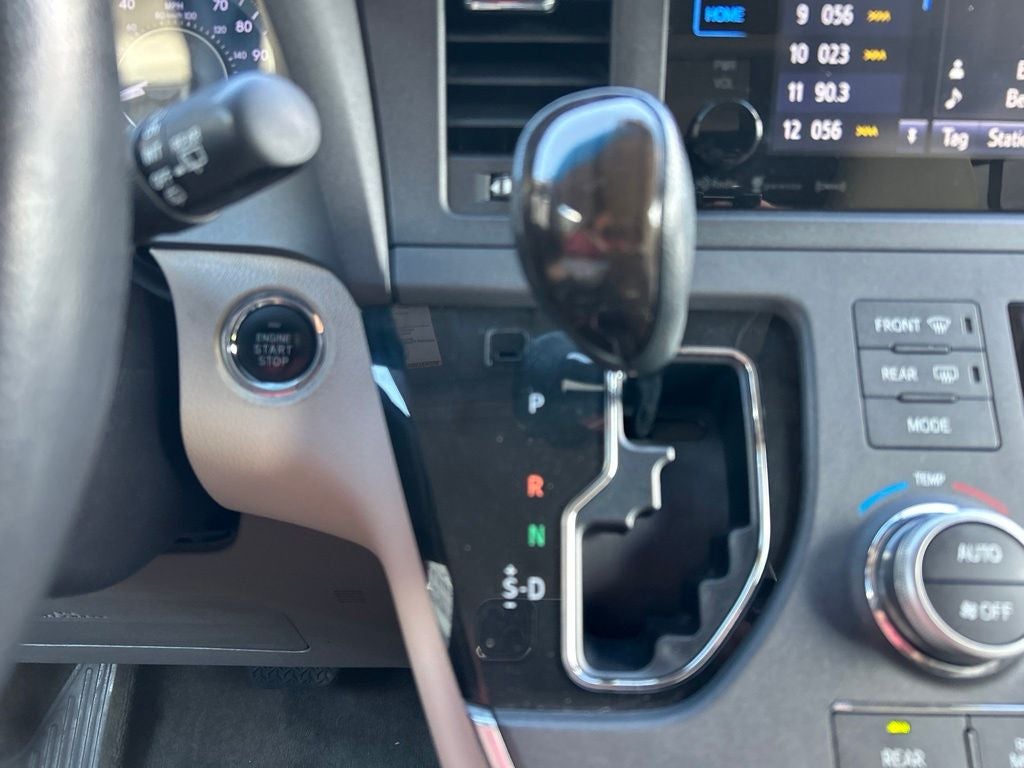 2017 Toyota Sienna XLE Premium 8 Passenger