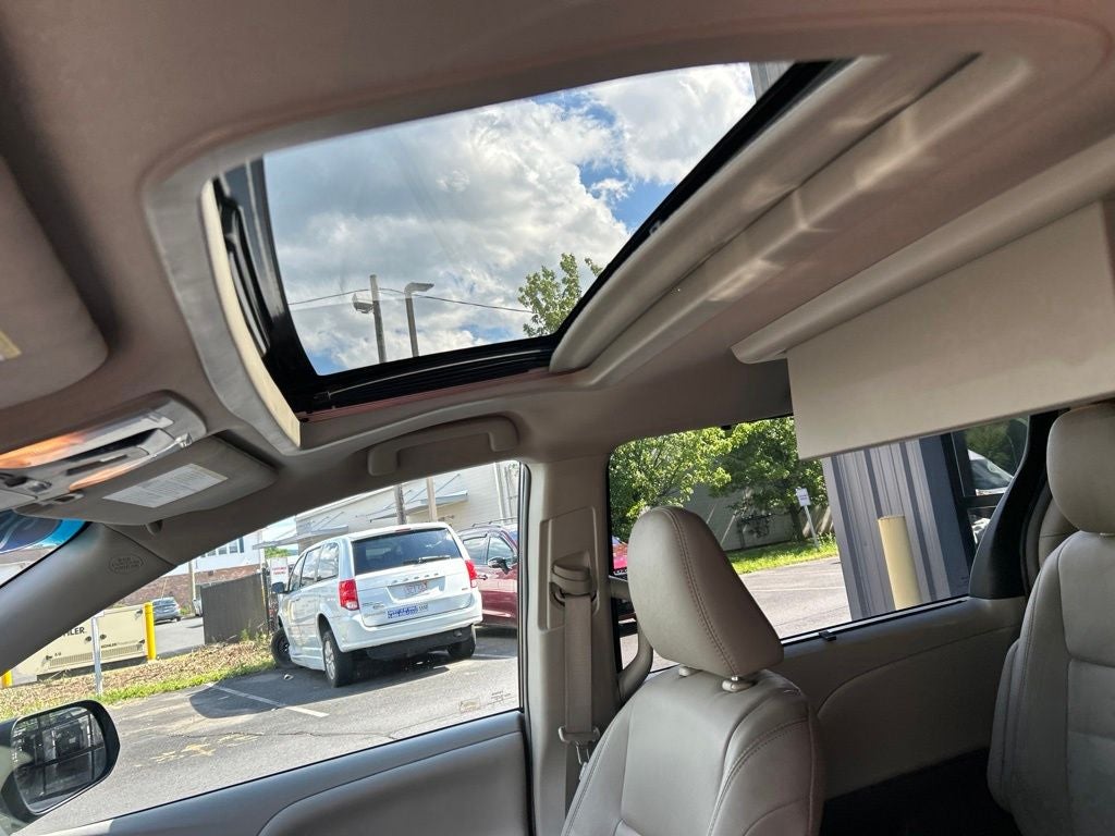 2017 Toyota Sienna XLE Premium 8 Passenger