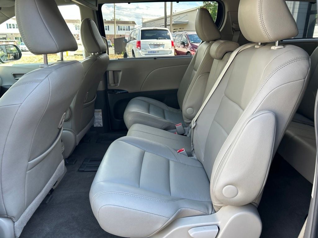 2017 Toyota Sienna XLE Premium 8 Passenger