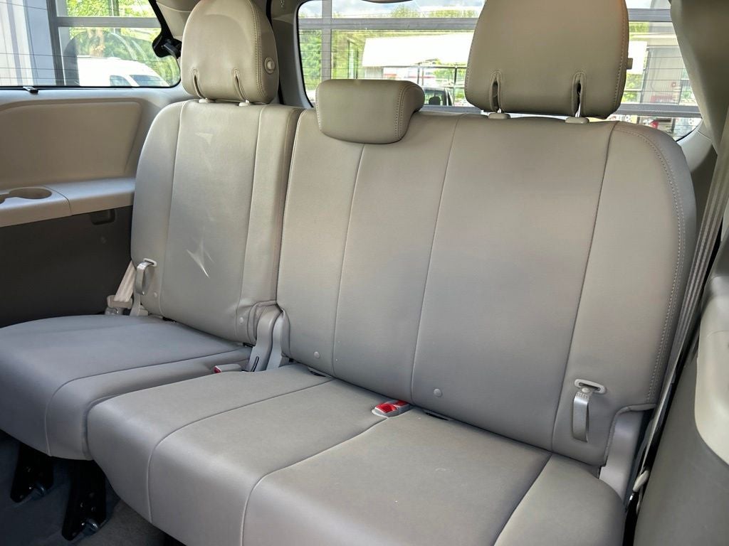 2017 Toyota Sienna XLE Premium 8 Passenger