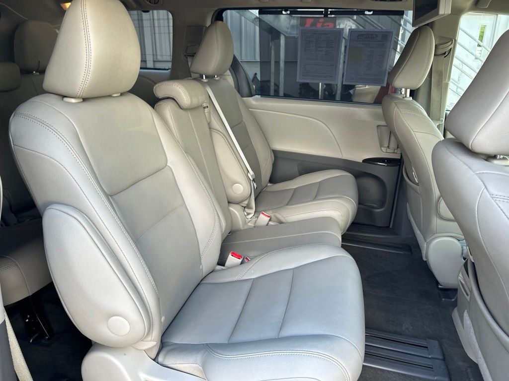 2017 Toyota Sienna XLE Premium 8 Passenger